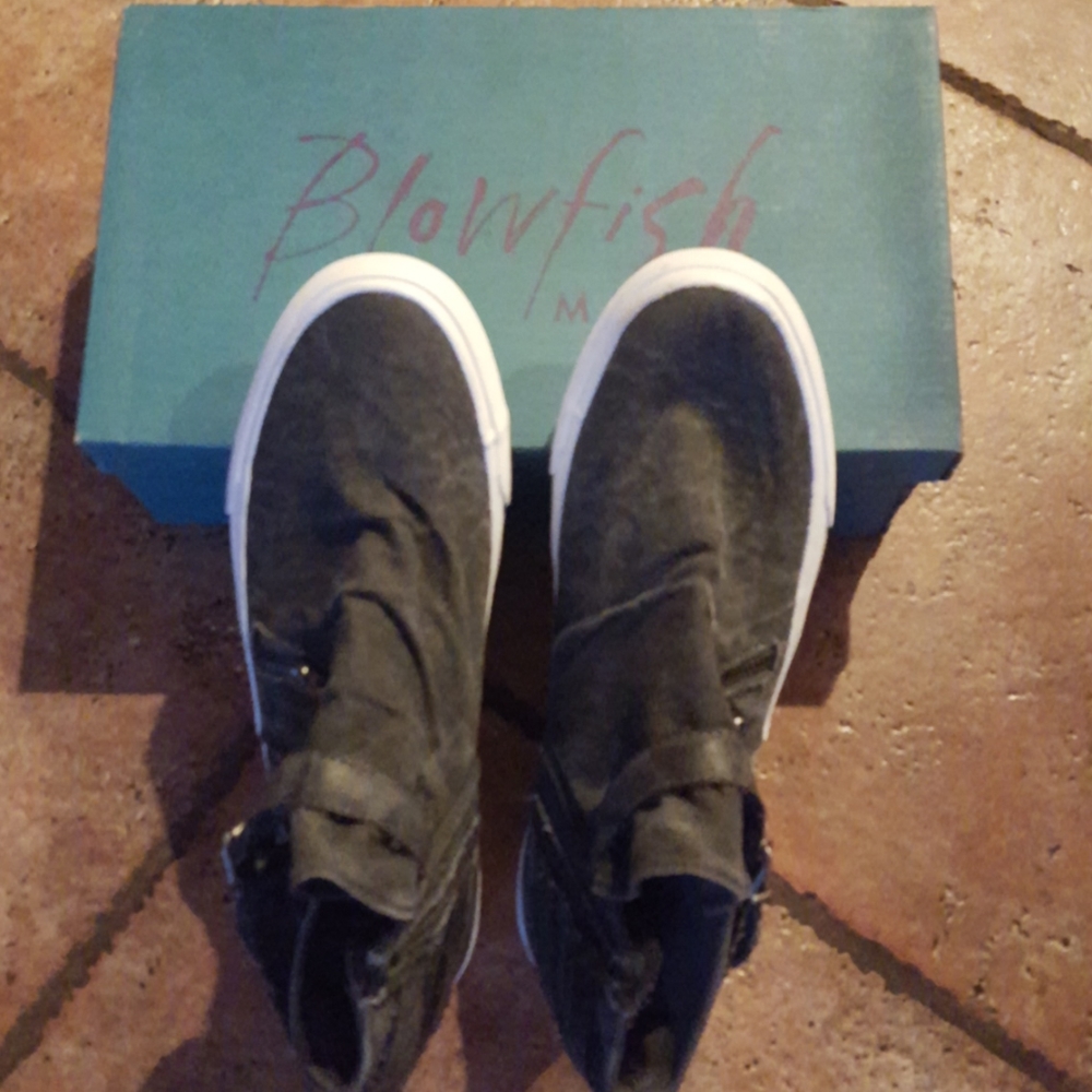 Blowfish Malibu  zip up sneakers